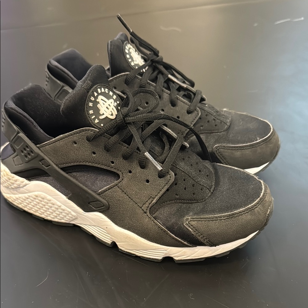 Nike Women’s Black and White Huarache Sneakers